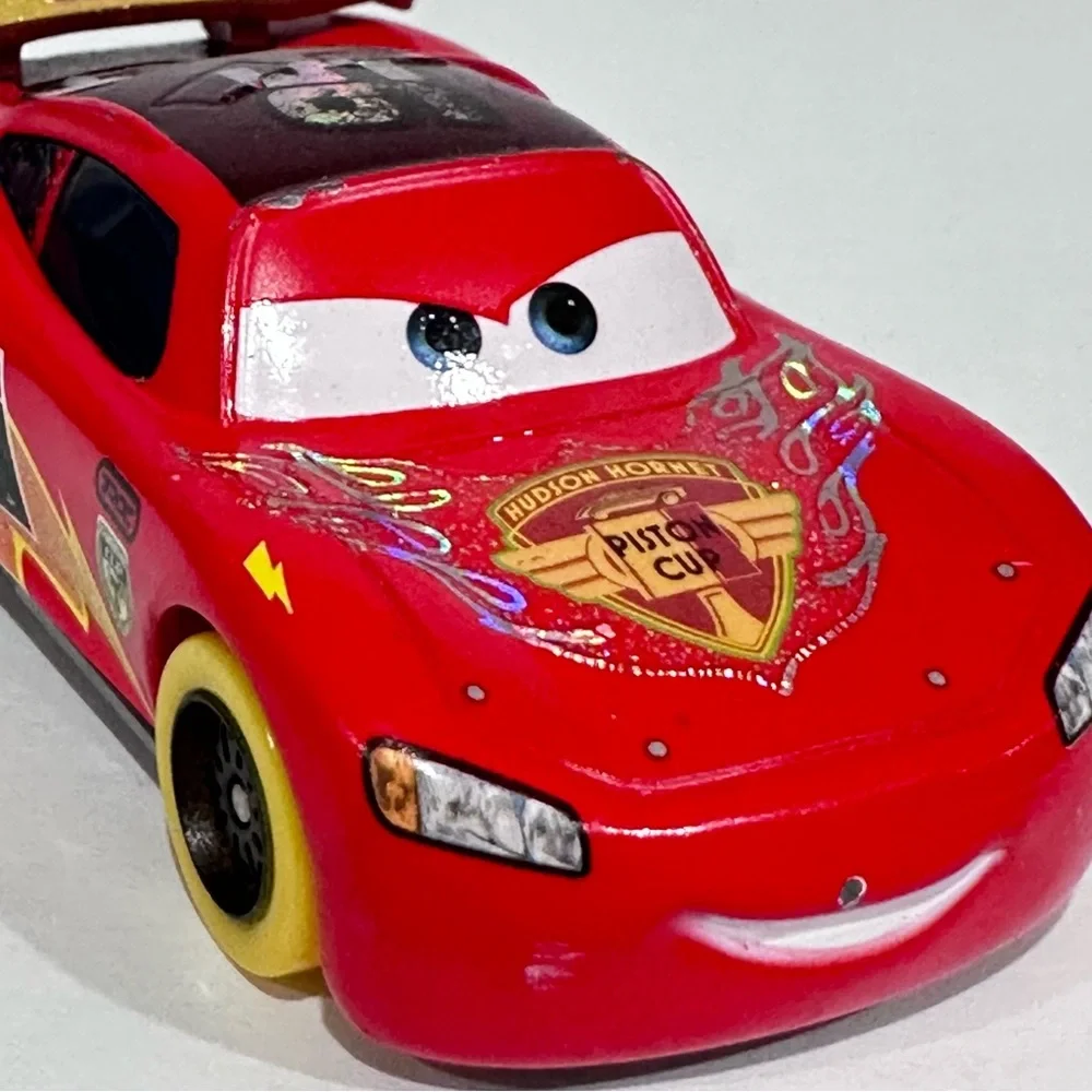 Disney Cars Carnival Cup Lightning McQueen Die-cast